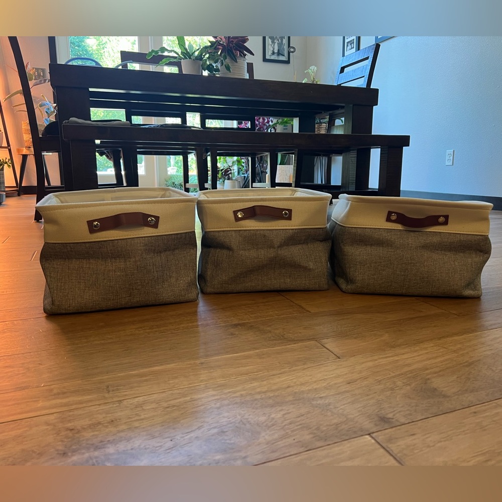 Collapsible storage bins